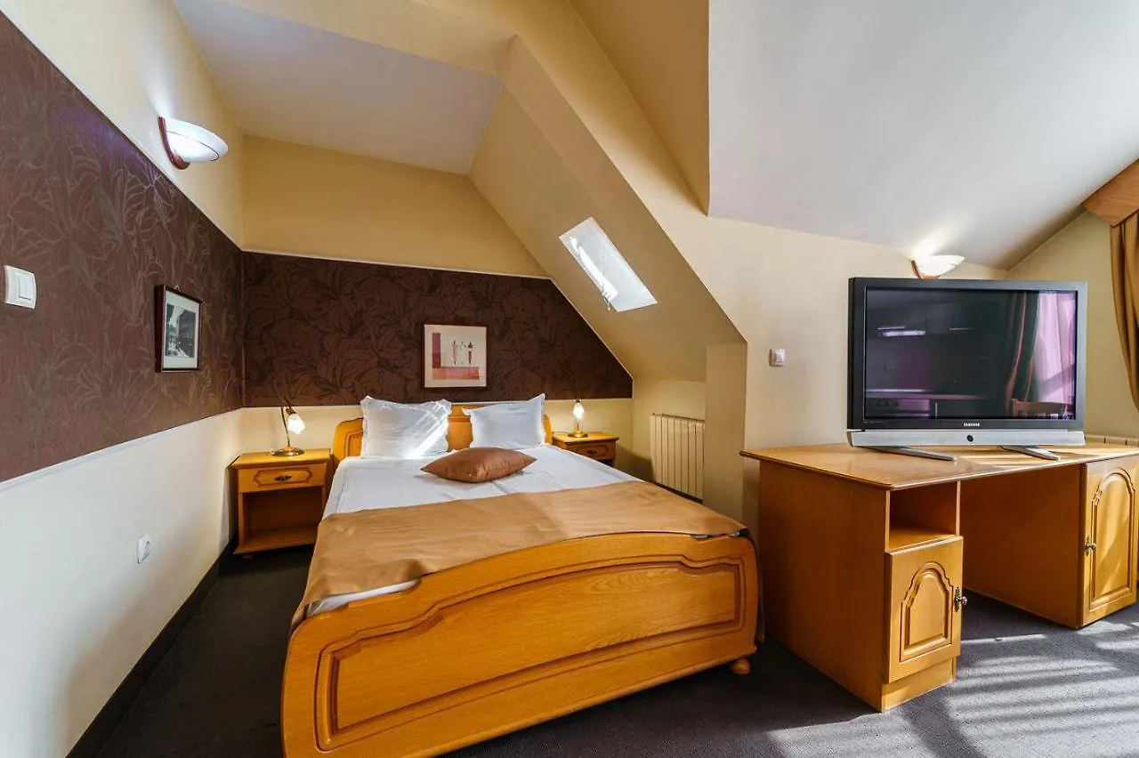 Hotel Avion - Self Check In 普罗夫迪夫 3*,